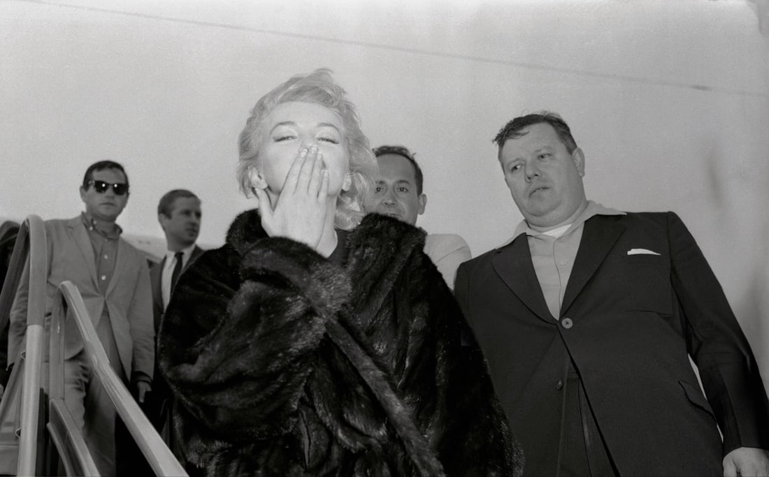 Marilyn Monroe Photo : Measures 8x10 inches, Photo print, Mounted to archival board