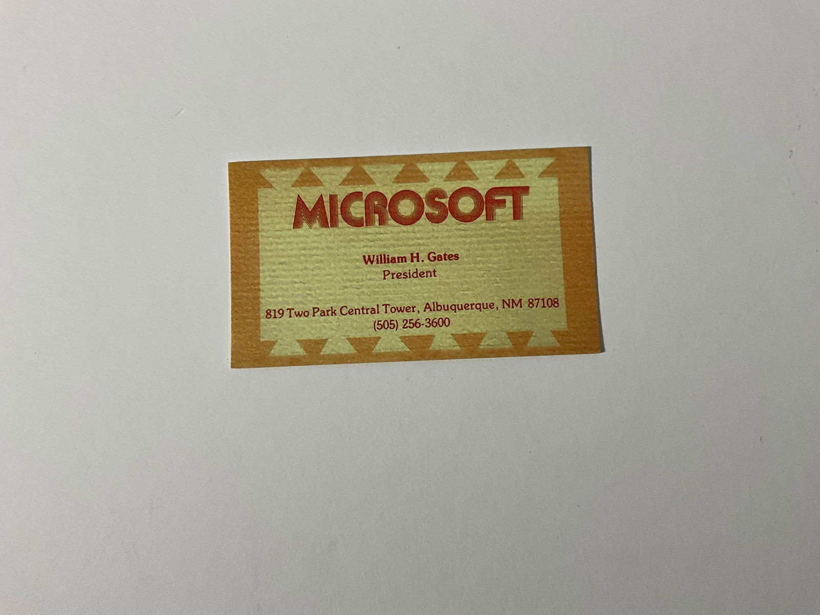 Bill Gates Microsoft business card: Measures 3.5 x 2 inches