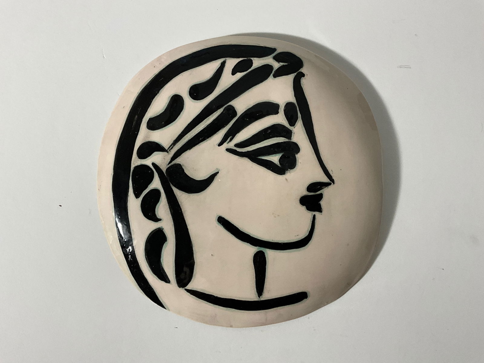 Picasso Ceramic (7.5" B): Picasso Ceramic, measures 7.5 x 7.5 inches, sold as is.