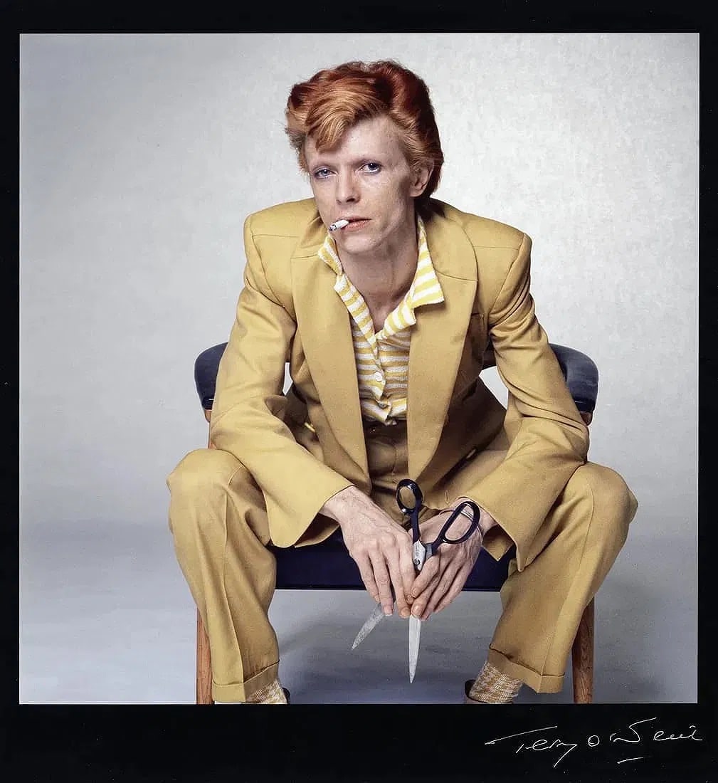 Terry O'Neill: David Bowie (Yellow Suit) (1 of 1)