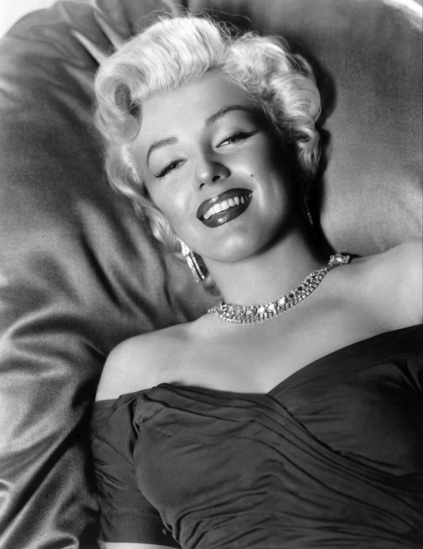 Marilyn Monroe Photo: Measures 8x10 inches, photo print on glossy paper, mounted to foam board