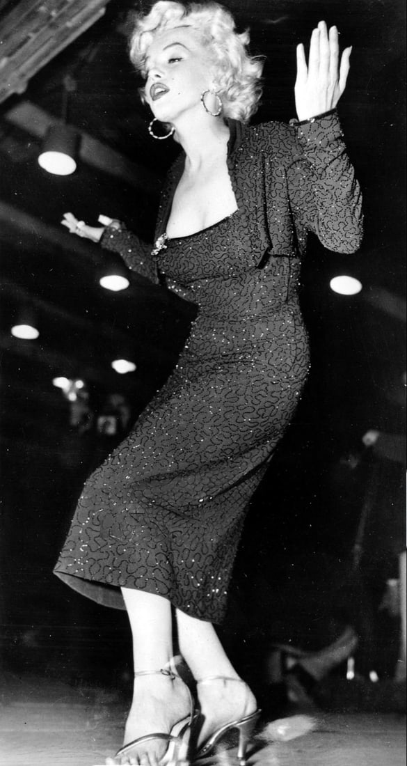 Marilyn Monroe Photo: Measures 8x10 inches, photo print on glossy paper, mounted to foam board