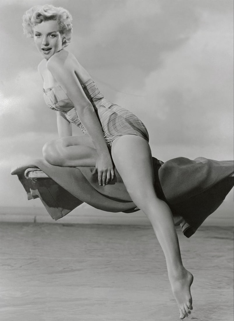 Marilyn Monroe Photo: Measures 8x10 inches, photo print on glossy paper, mounted to foam board