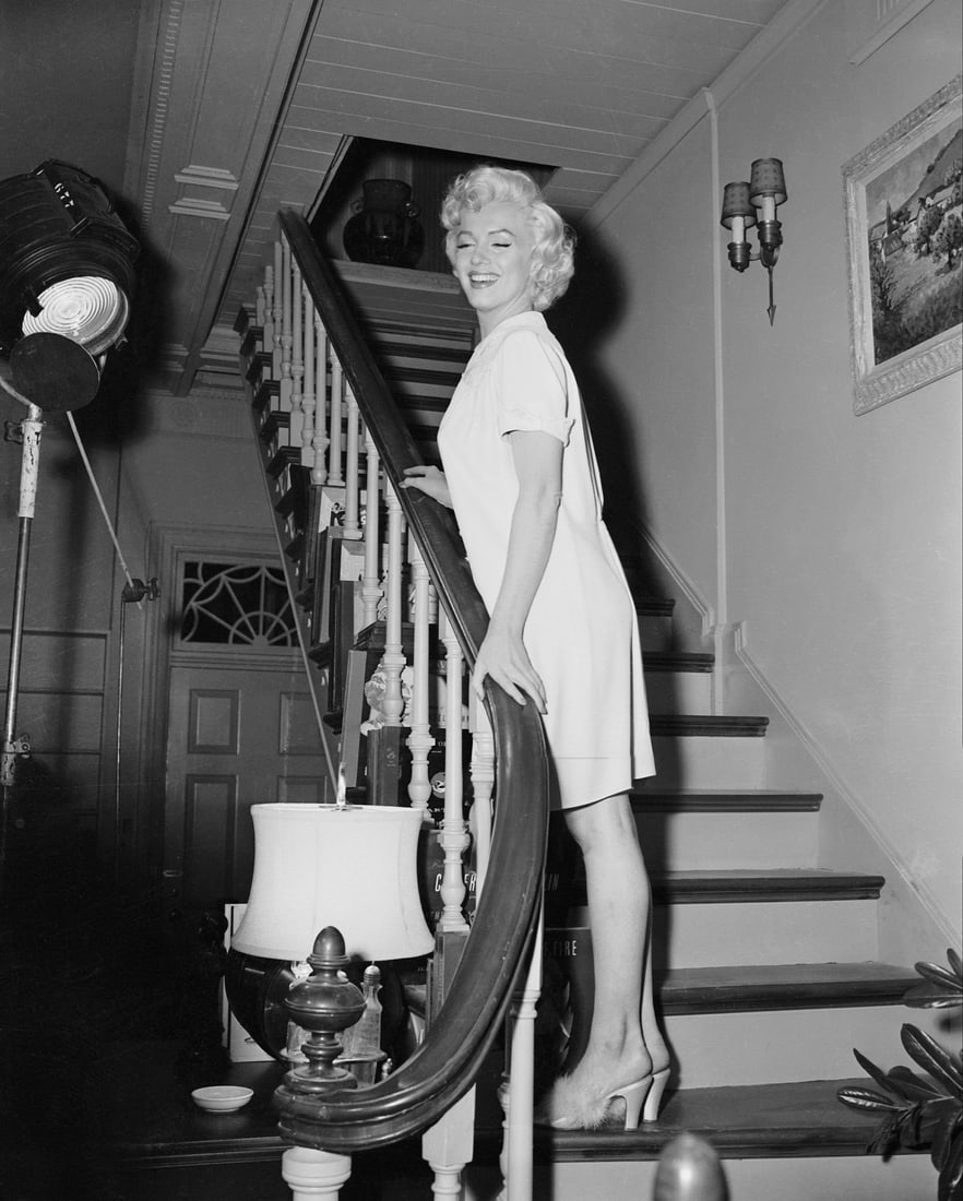 Marilyn Monroe Photo: Measures 8x10 inches, photo print on glossy paper, mounted to foam board