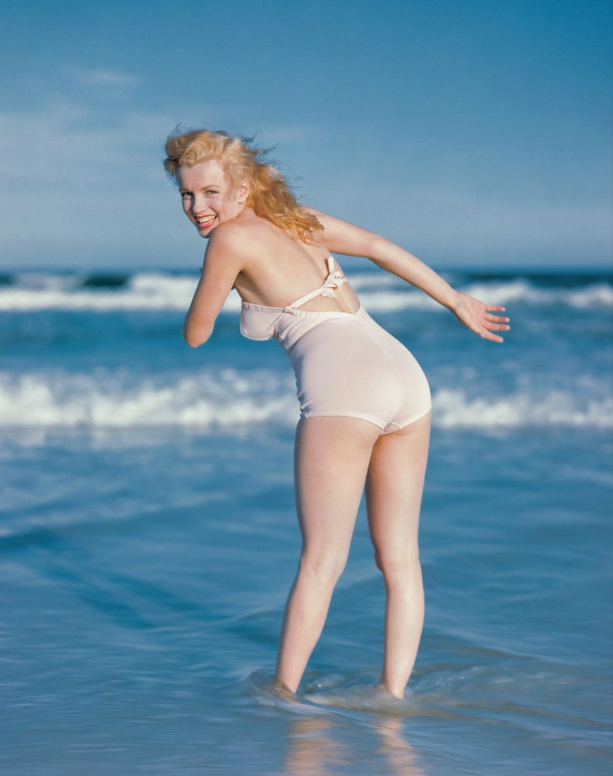 Marilyn Monroe Photo: Measures 8x10 inches, photo print on glossy paper, mounted to foam board