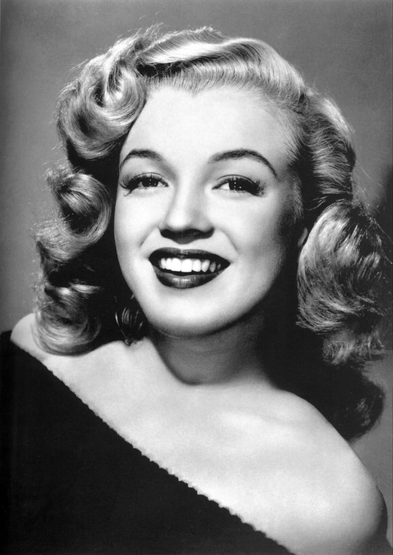 Marilyn Monroe Photo: Measures 8x10 inches, photo print on glossy paper, mounted to foam board