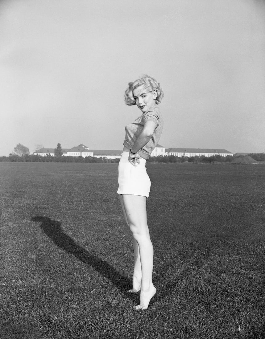 Marilyn Monroe Photo: Measures 8x10 inches, Photo print, Mounted to archival board