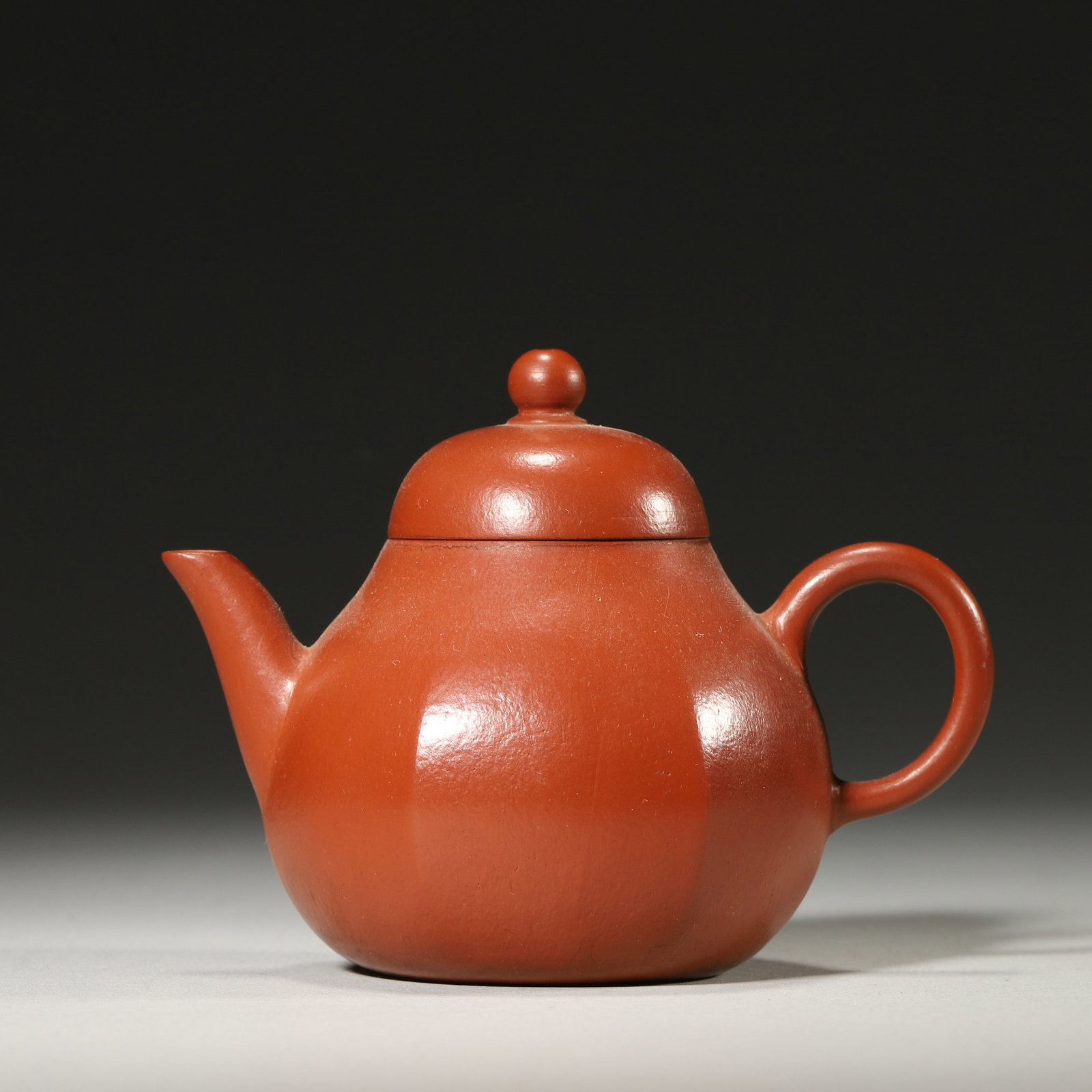 QING DYNASTY PURPLE CLAY PEAR-SHAPED TEAPOT: Length 9.5cm Width 6cm Height 7cm