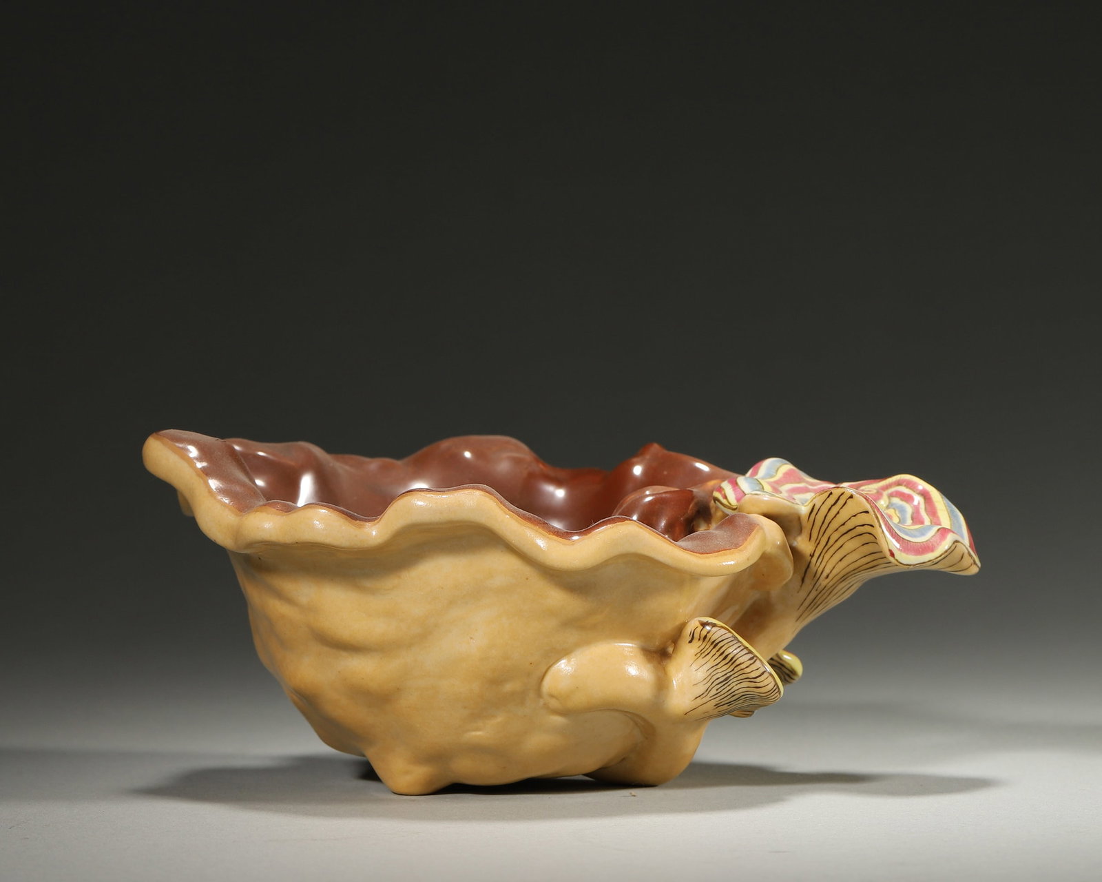 QING DYNASTY BROWN GLAZE BEGONIA-SHAPED FLORAL RIM CUP: WT: 320g W: 15.5cm H: 6cm