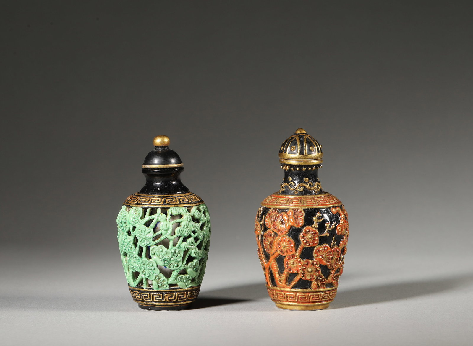 19th Century Relief-Carved Bamboo and Plum Blossom Motif Naturalistic Revolving-Core Snuff Bottle: 19th Century Relief-Carved Bamboo and Plum Blossom Motif Naturalistic Revolving-Core Snuff Bottle H6.5,W3.5cm