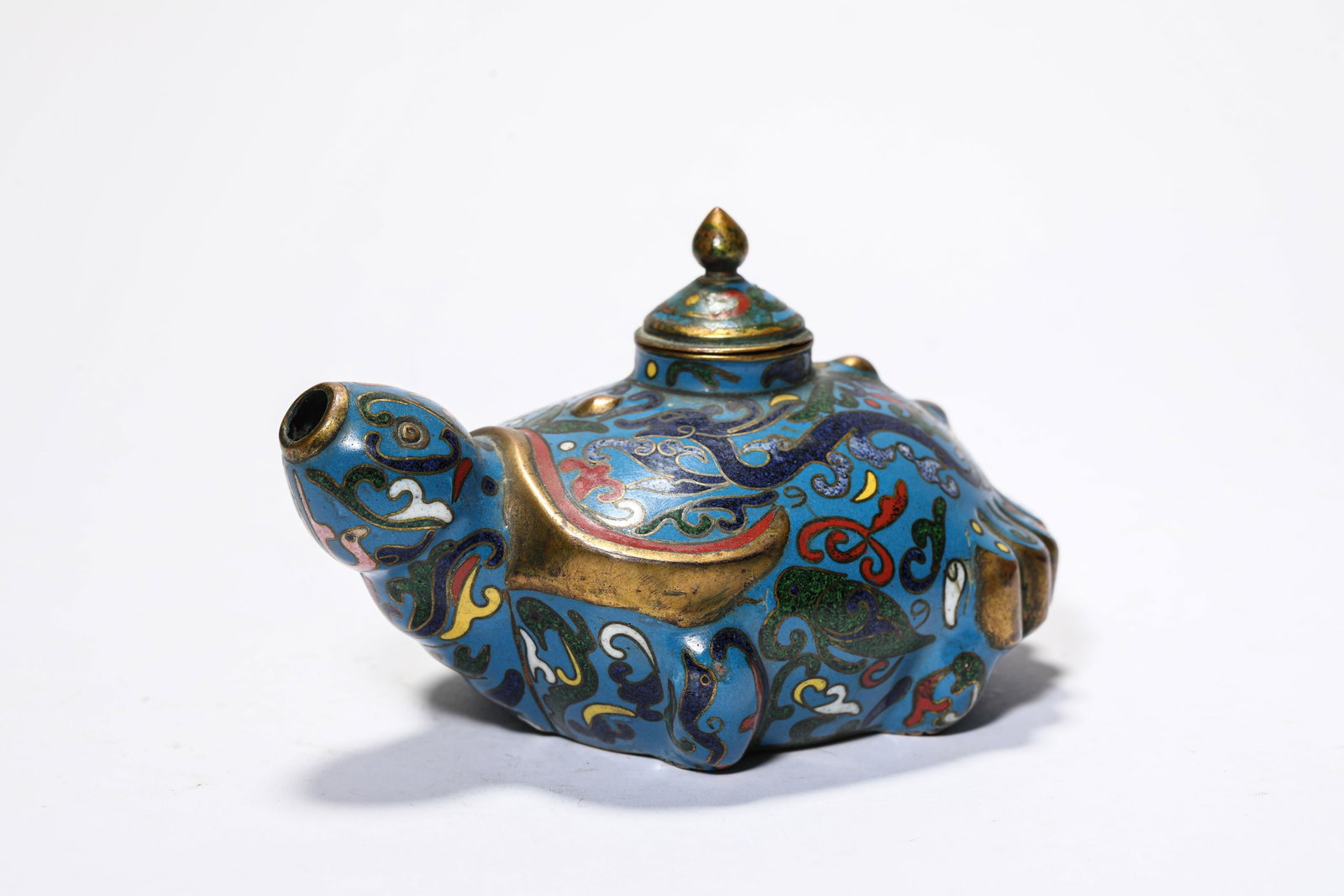 A Cloisonne Enamel Water Pot: A Cloisonne Enamel Water Pot Dimensions: Weight: 235g. Length: 13.2 cm (5.20 in) x Width: 8.4 cm (3.31 in) x Height: 7.7 cm (3.03 in). All measurements are approximate.