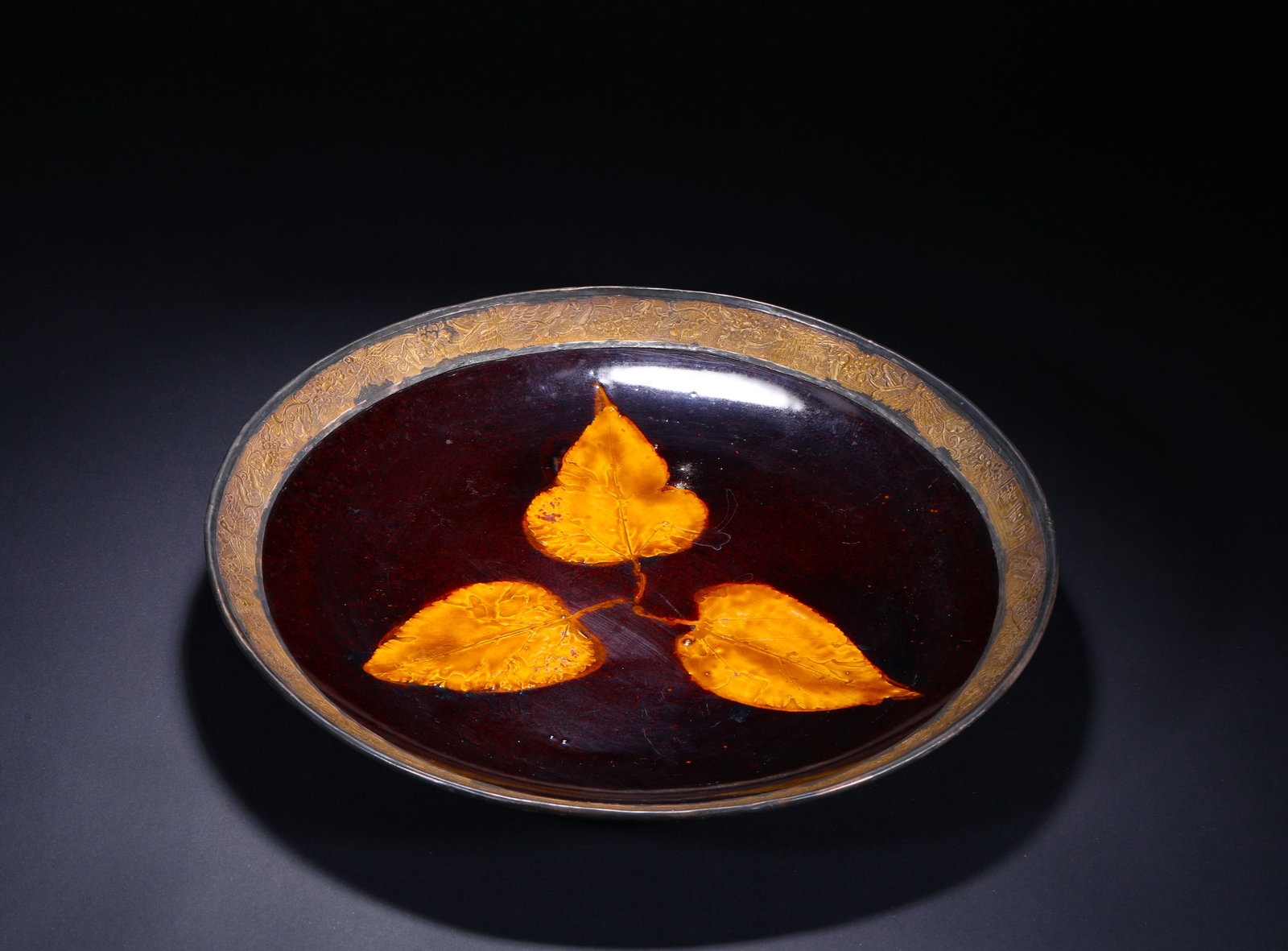 A Qing Dynasty Jizhou-Type Black-Glazed 'Leaf' Dish: A Qing Dynasty Jizhou-Type Black-Glazed 'Leaf' Dish H:5cm(1.97in) D:35cm(13.78in)This plate is a classic masterpiece of Jizhou Kiln, featuring a wide mouth and shallow belly, covered with jet-black gl