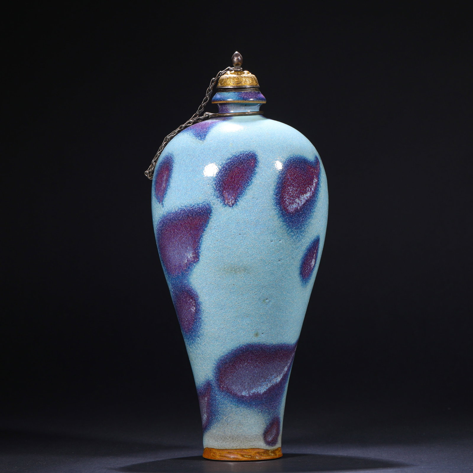 A Jin Dynasty Jun-Type Sky-Blue-Glazed 'Purple-Splashed' Meiping: A Jin Dynasty Jun-Type Sky-Blue-Glazed 'Purple-Splashed' Meiping H:30cm(11.81in)D:13cm(5.12in)This Jin-Yuan period Jun kiln meiping vase, with naturally beautiful kiln-transformed glaze and a later gi