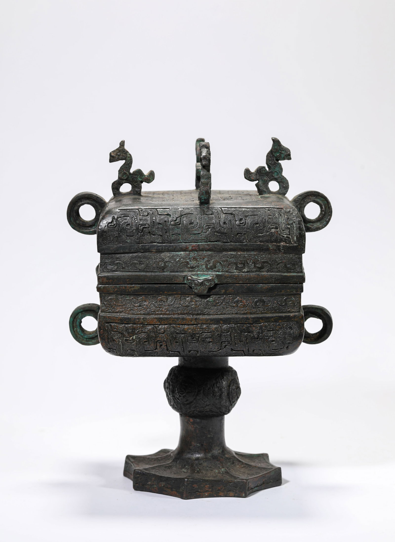 A Bronze Square Dou: A Bronze Square Dou Dimensions: Weight: 3174g. Length: 21.5 cm (8.46 in) x Width: 16.3 cm (6.42 in) x Height: 27.0 cm (10.63 in). All measurements are approximate.