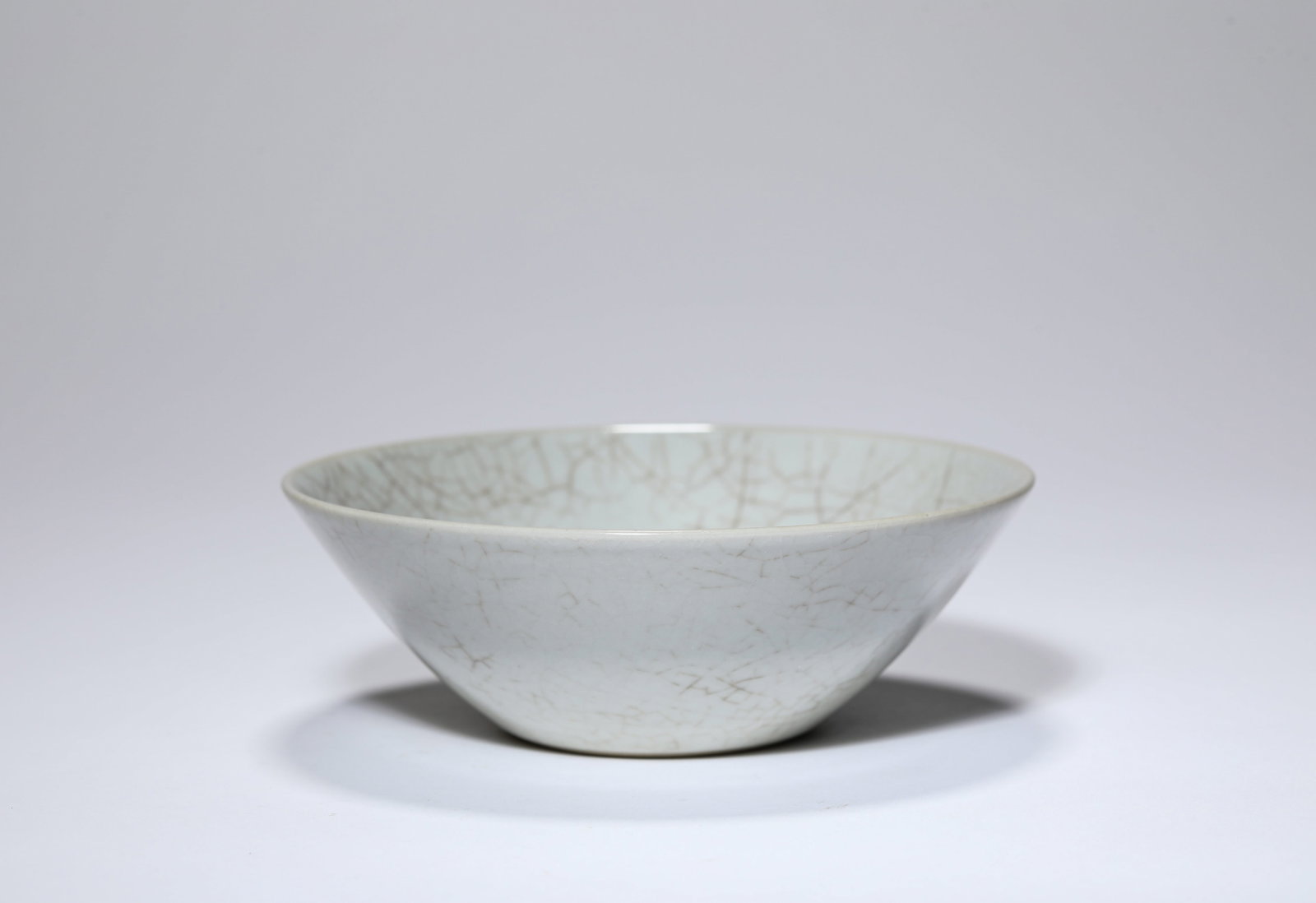A Ge-Glazed 'Douli' Bowl: A Ge-Glazed 'Douli' Bowl Dimensions: Width: 12.5 cm (4.92 in). All measurements are approximate.