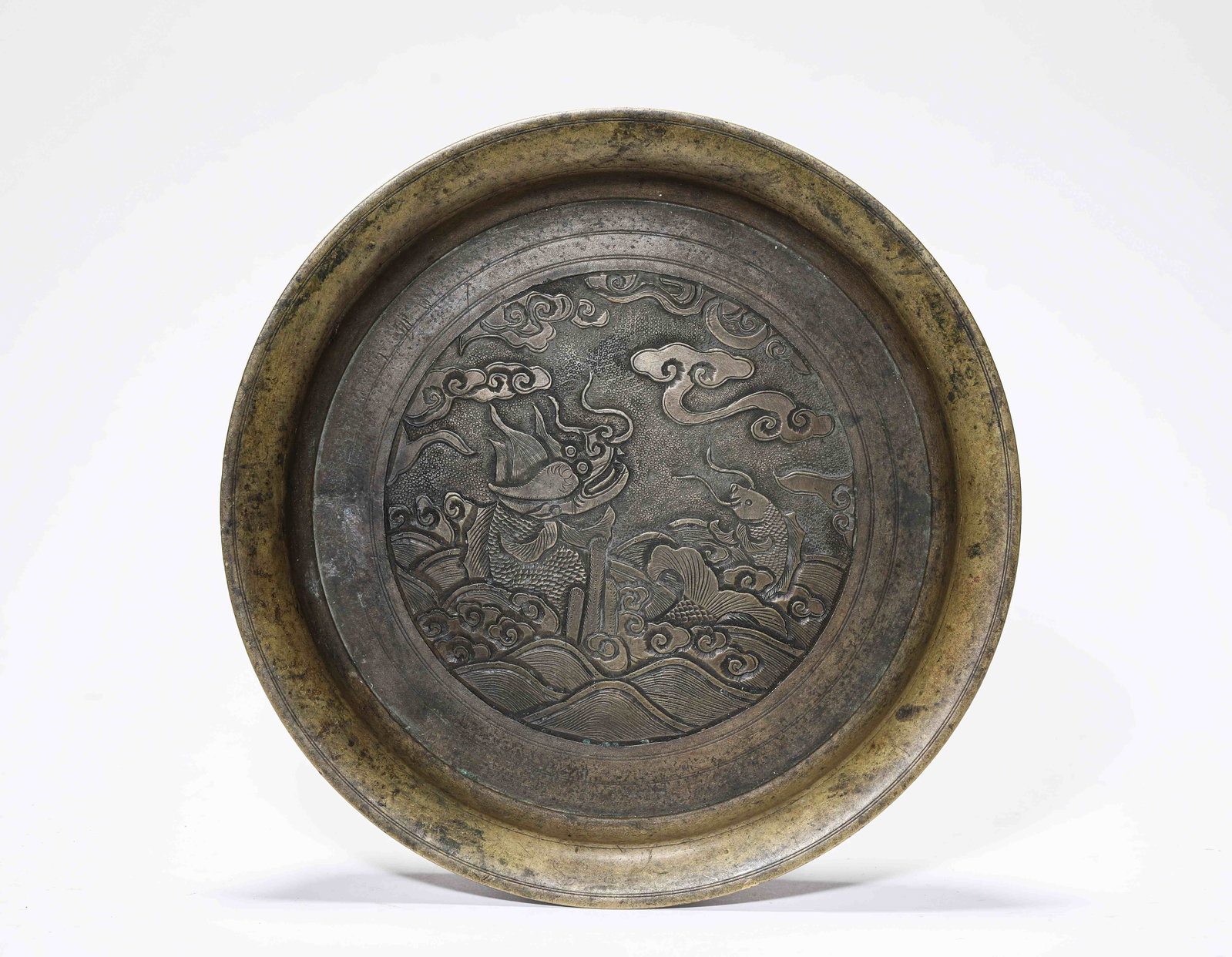 A Bronze 'Dragon Amidst Waves' Dish: A Bronze 'Dragon Amidst Waves' Dish Dimensions: Weight: 692g. Width: 19.8 cm (7.80 in) x Height: 2.9 cm (1.14 in). All measurements are approximate.