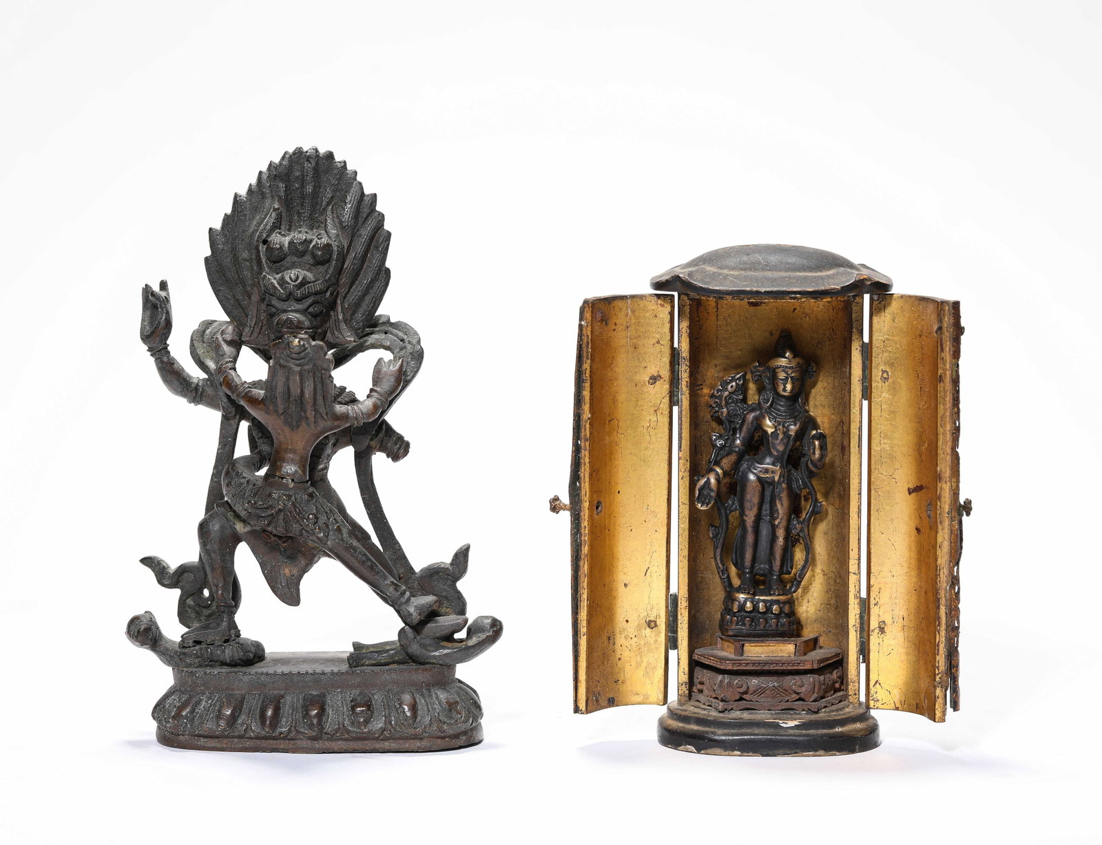 A Group of Bronze Figures of Buddha: A Group of Bronze Figures of Buddha Dimensions: Weight: 481g. Length: 9.5 cm (3.74 in) x Width: 3.4 cm (1.34 in) x Height: 13.5 cm (5.31 in). Length: 3.0 cm (1.18 in) x Width: 1.5 cm (0.59 in) x Heigh