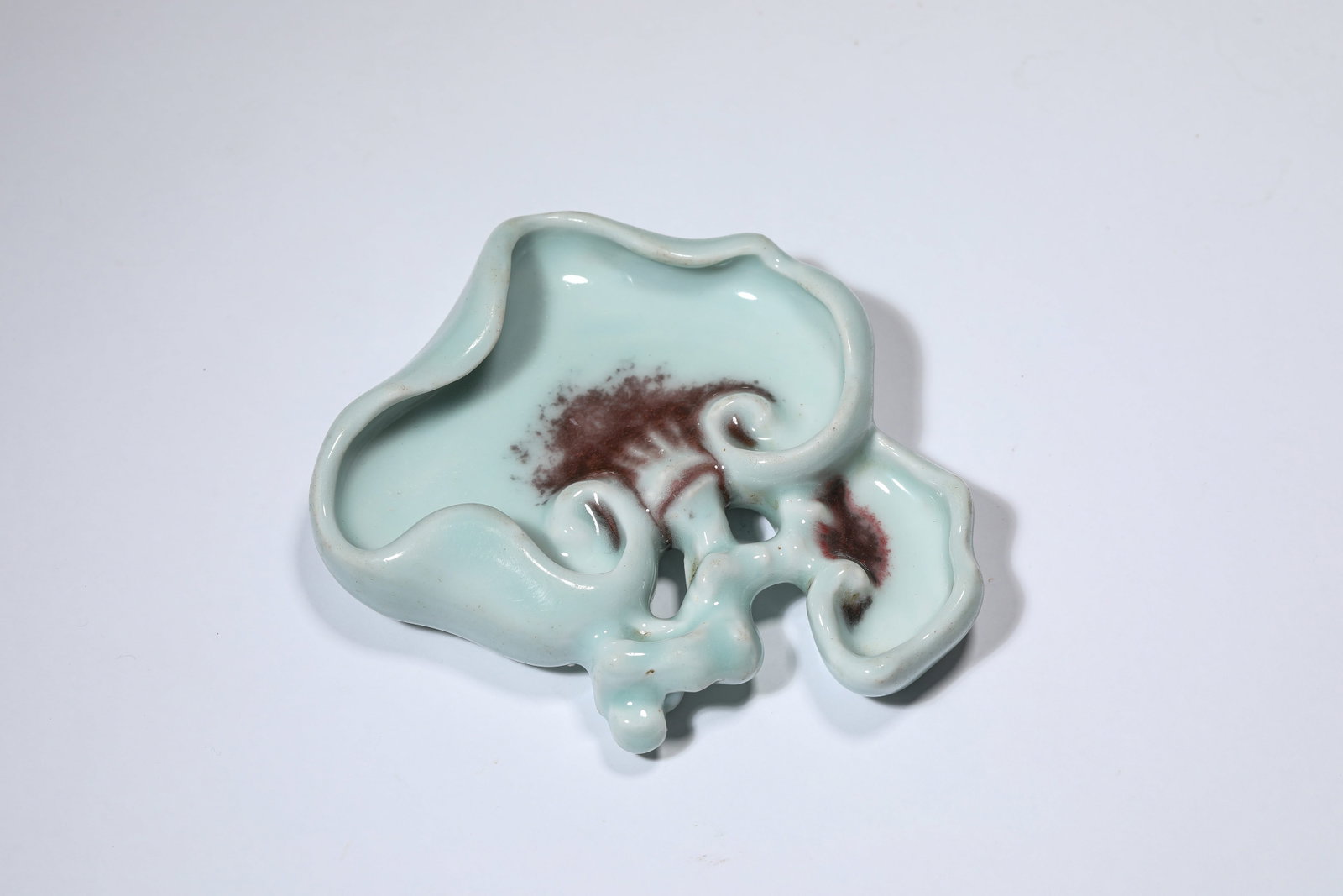 A Celadon-Glazed 'Lingzhi' Brush Rest (1 of 5)