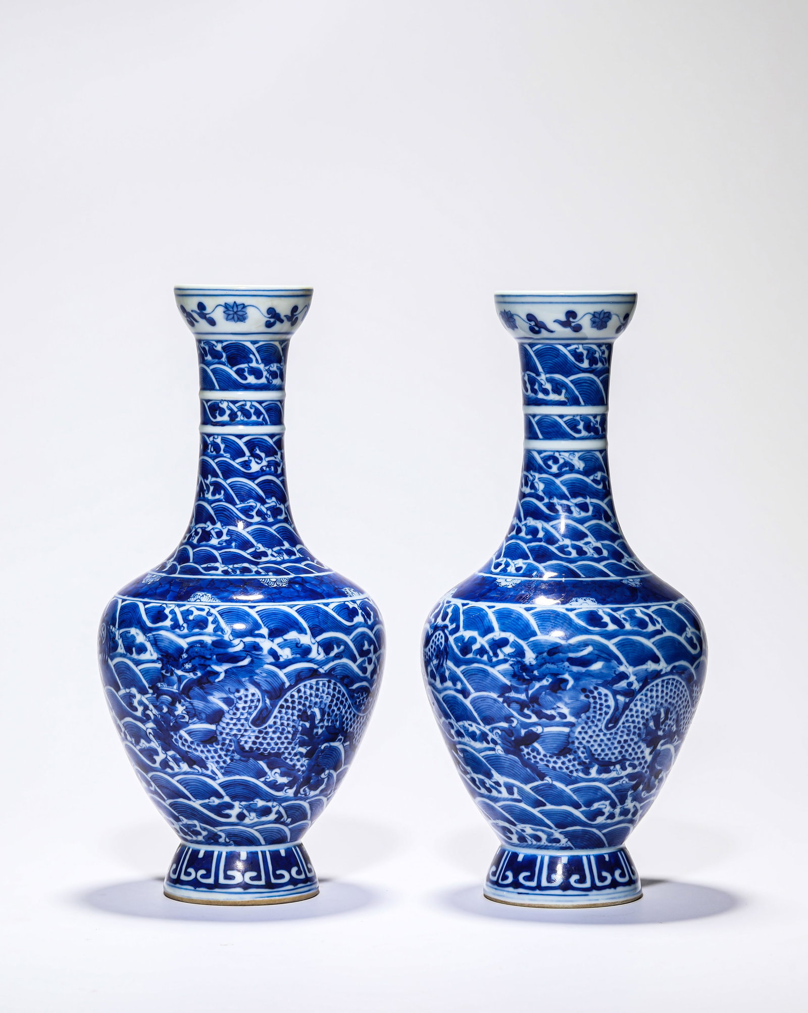 A Pair of Blue and White 'Dragon Amidst Waves' 'Dish-Mouth Bow Strings' Vases (1 of 8)