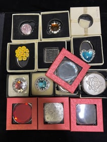 ASSORTED 14-PIECE GIFT BOXES LOT - COMPACT MIRRORS & PURSE HOOKS WITH GEM & FLORAL DESIGN