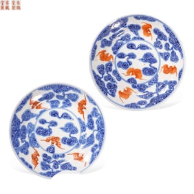 Qing Guangxu A Pair of Blue - and - White and Iron - Red Cloud and Bat Pattern Plates Marked "Made