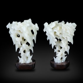 Qing Dynasty A pair of Hetian white jade mountain-shaped ornaments