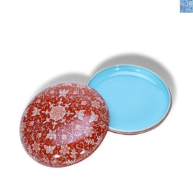 Qing Dynasty Qianlong period, Coral red-ground covered box with reserved interlocking flower and