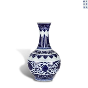 Qing Dynasty Guangxu period Blue-and-white "reward vase" with scrolling lotus