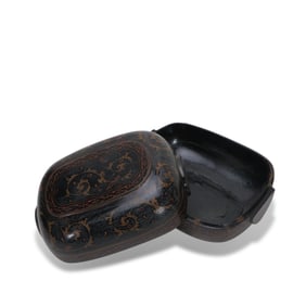 Han Dynasty Painted lacquer box with cloud patterns