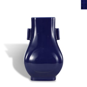 Qing Dynasty Tongzhi period, Ji blue-glazed apricot-shaped vase with double ears