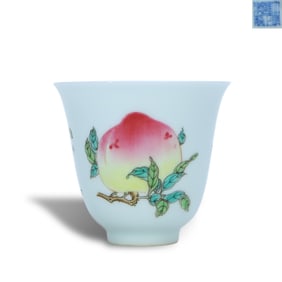 Qing Yongzheng period a pastel-colored cup with the pattern of the three abundances