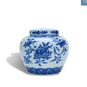 Qing Dynasty Qianlong period Blue-and-white covered jar with "Three Abundances"