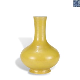 Qing Dynasty Qianlong period Yellow-ground vase with incised cloud and dragon