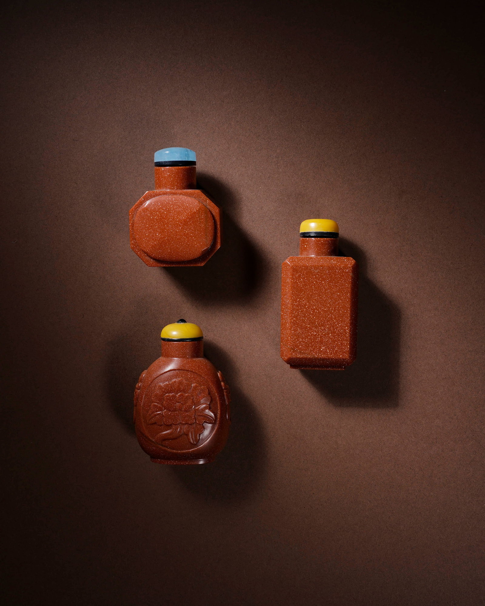 Clear Venus feeder snuff bottle (1 of 2)