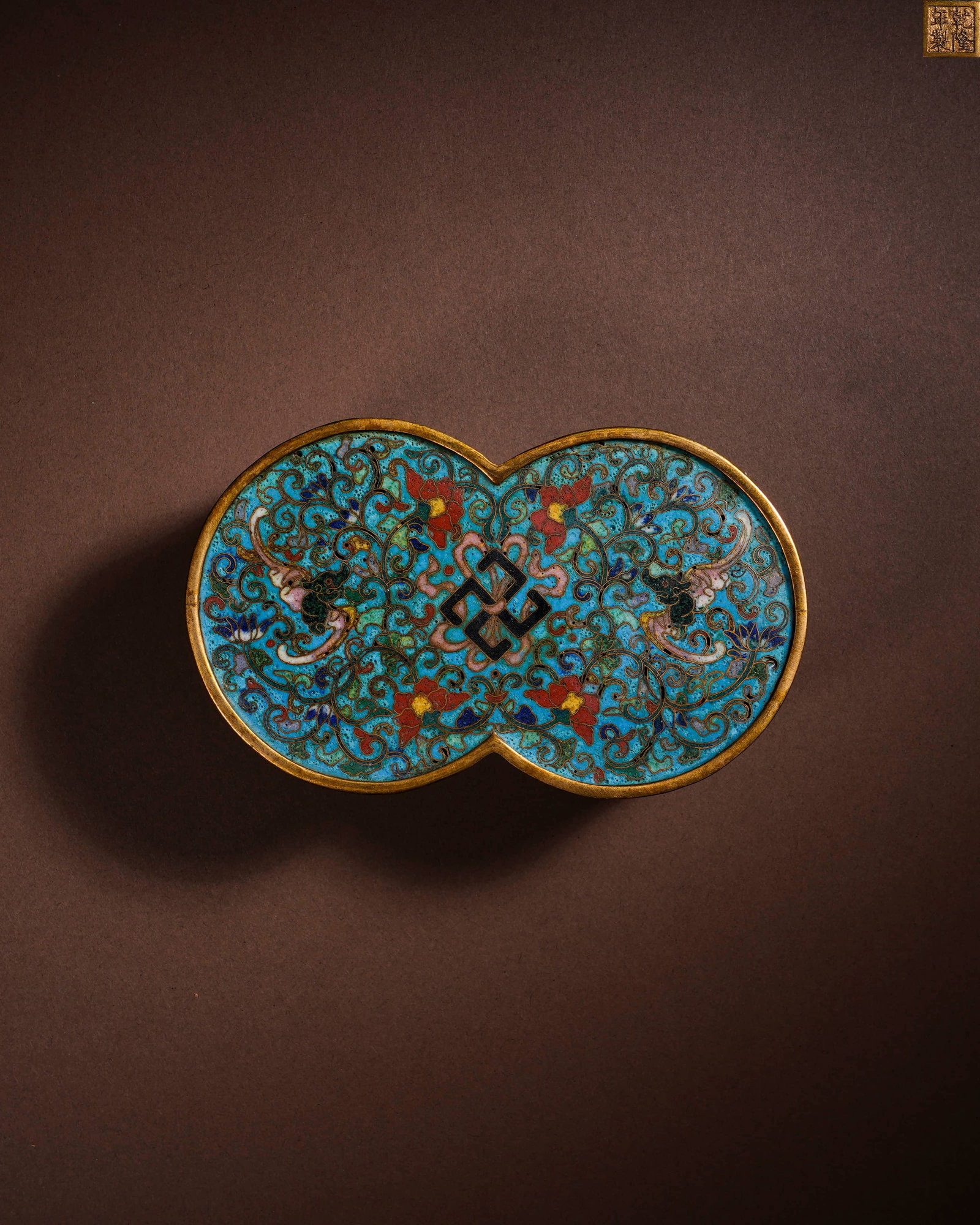 Qingganlong mark cloisonne enamel box: L:12.2cm H:4cm