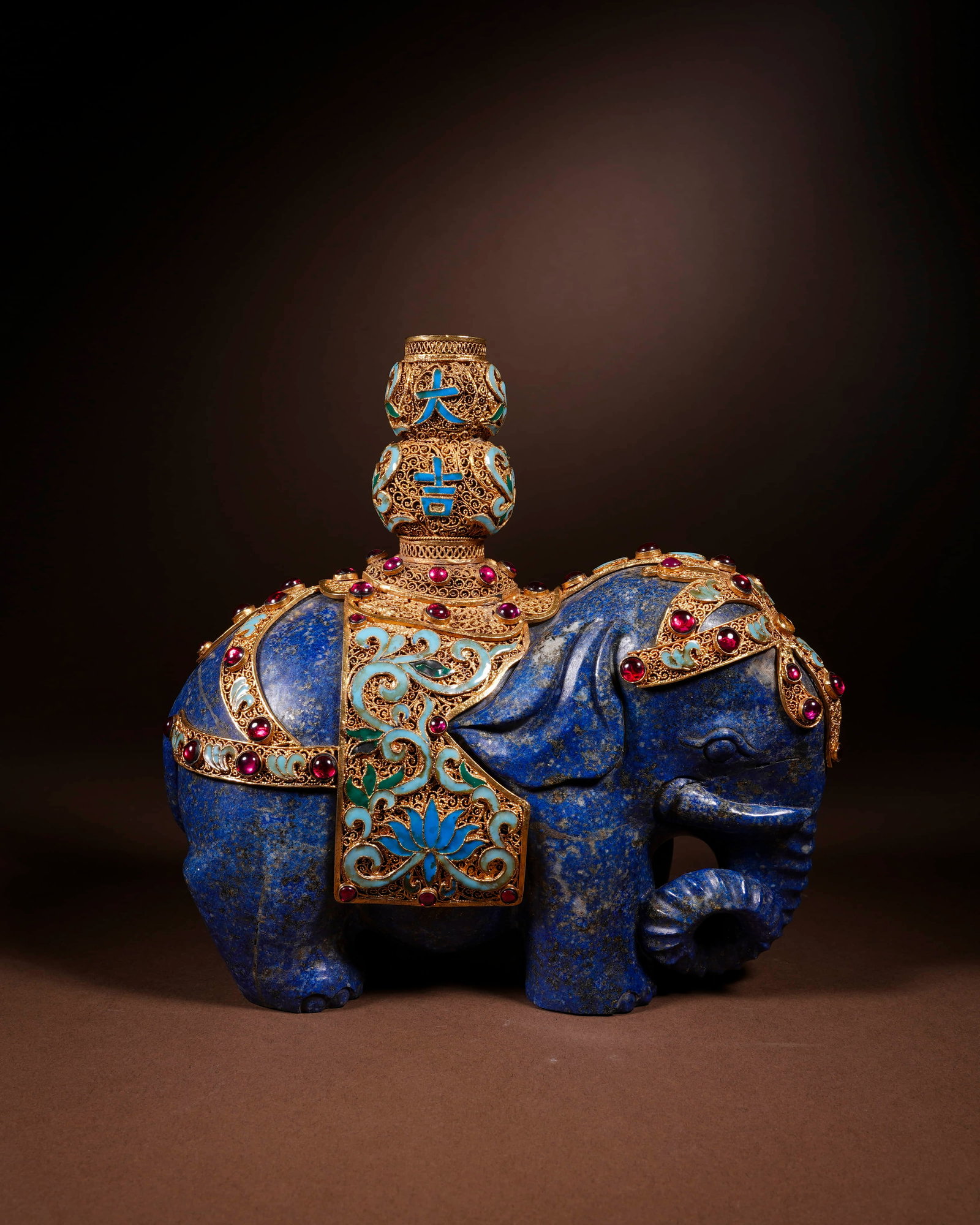 Qing lapis lazuli statue: L:19cm H:18cm