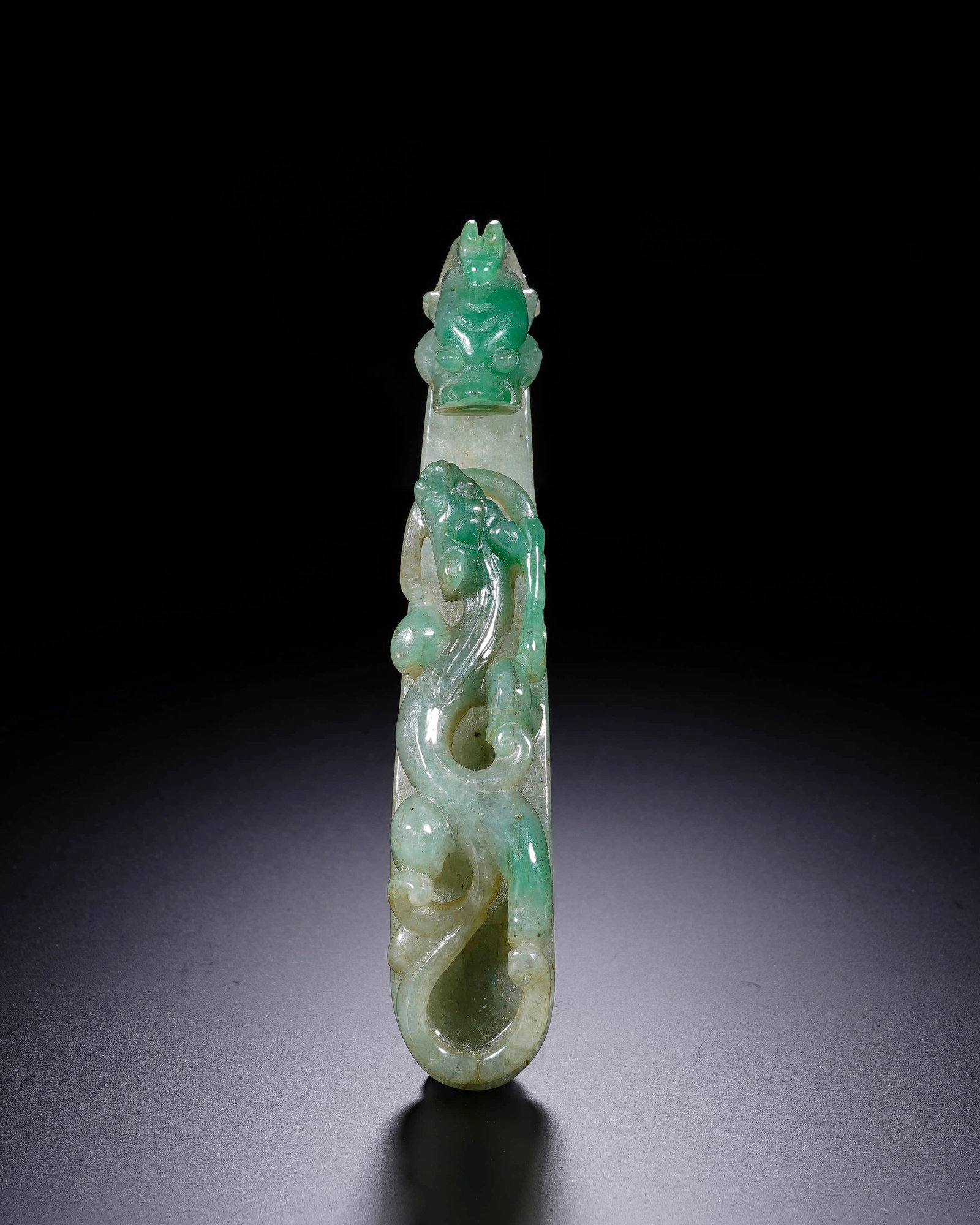 Jade dragon with hook (1 of 4)
