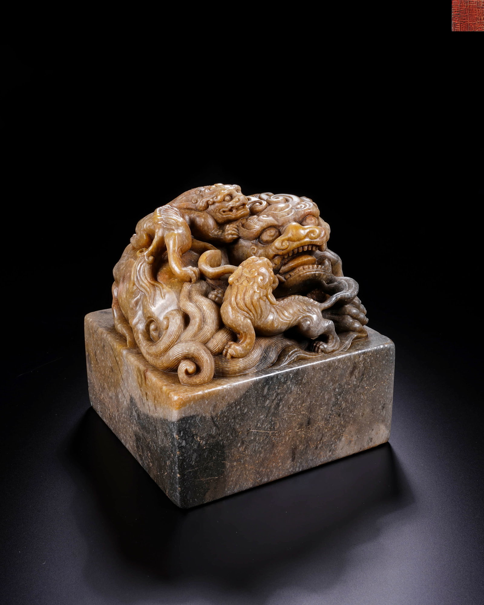 Bao Xi, the mother beast of Qingshou Mountain Stone: L:9.6cm H: 10cm WT:1688g