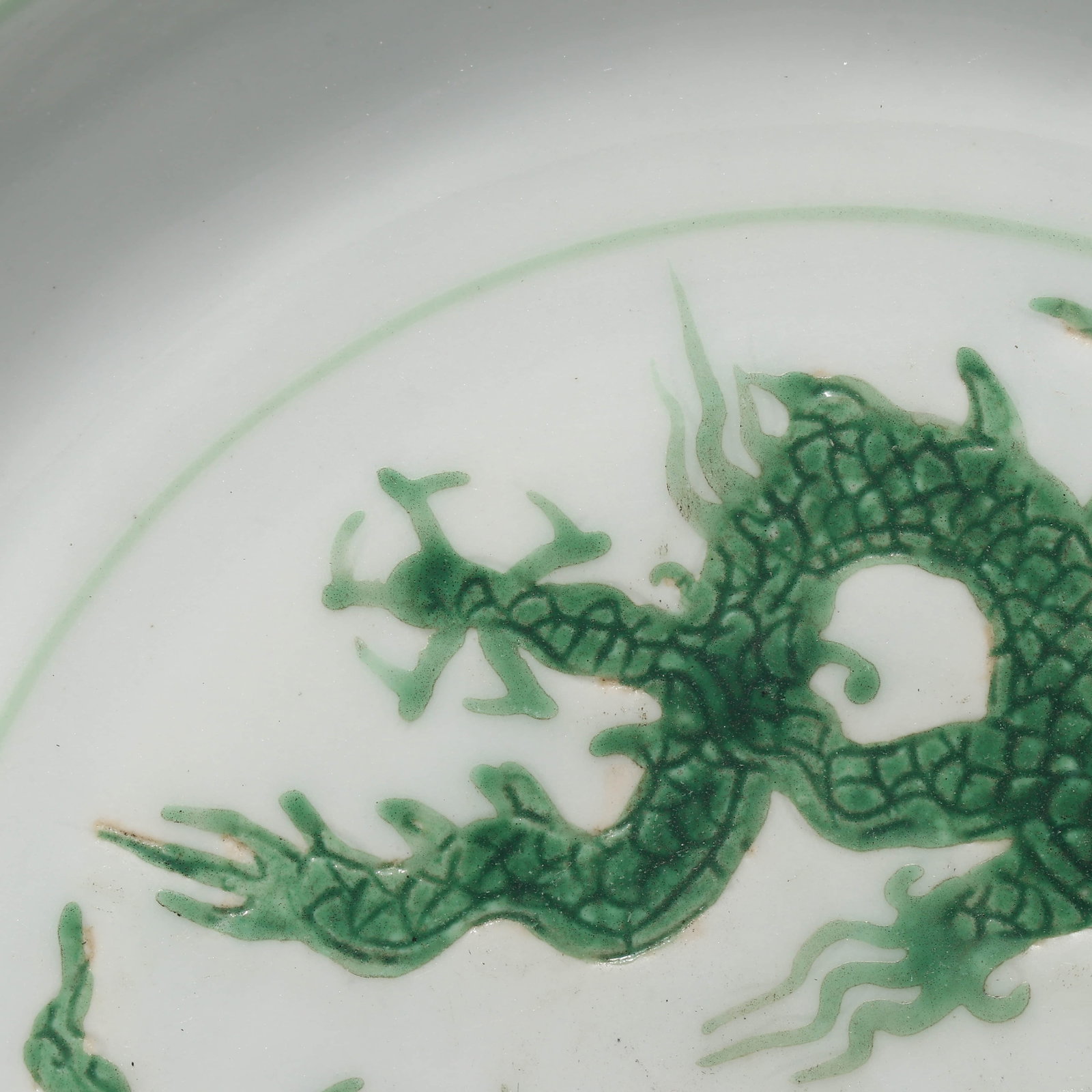 White Ground Green Glazed Dragon Pattern Plate, Hongzhi Period - 3