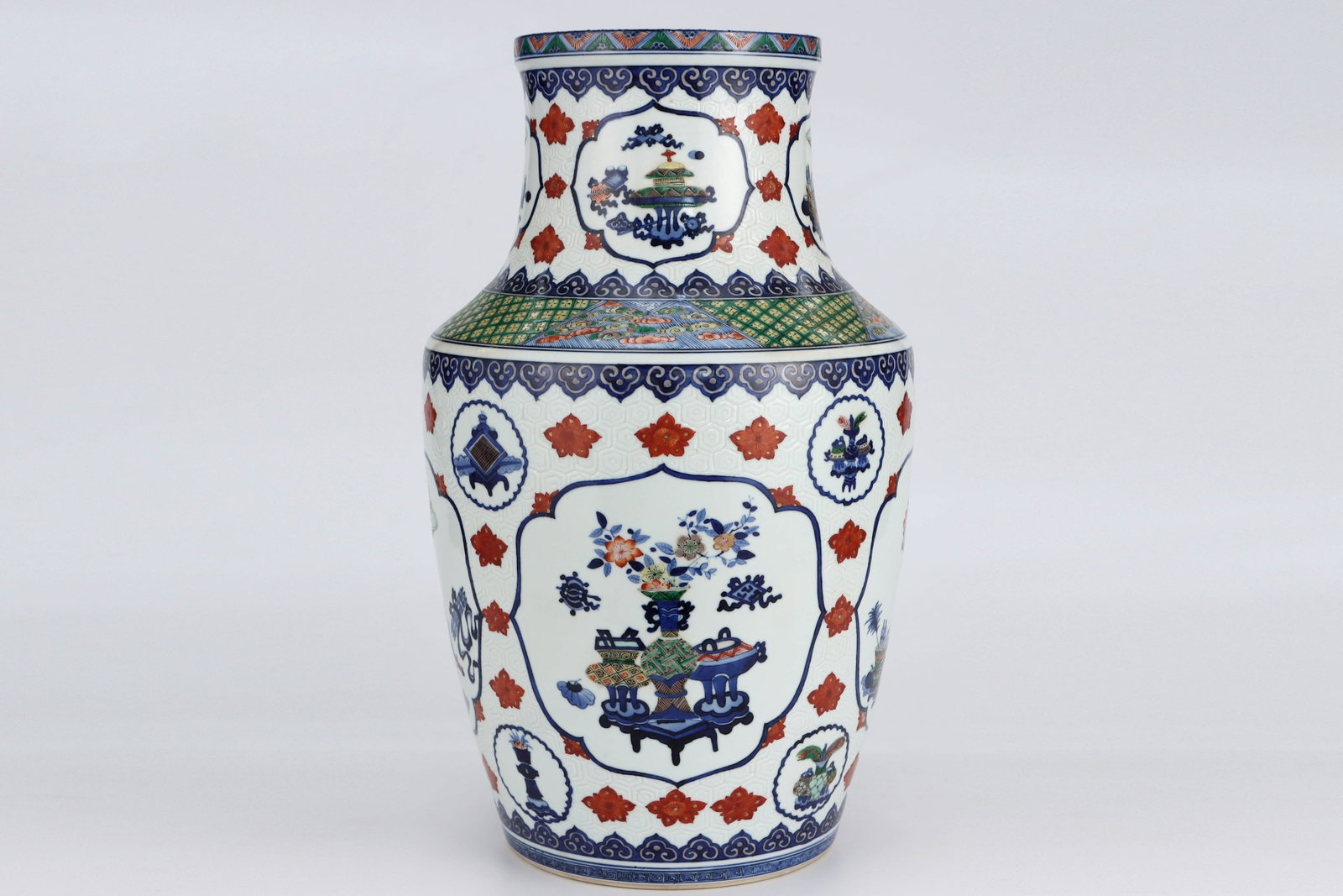 Bo Gu-patterned croquet bottle was opened with blue and white flowers in Qing Emperor Kangxi. - 2