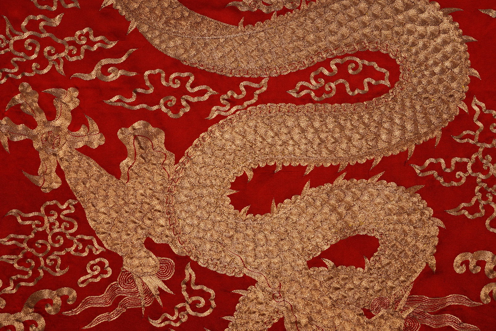 Five-claw dragon reeling with golden thread - 2