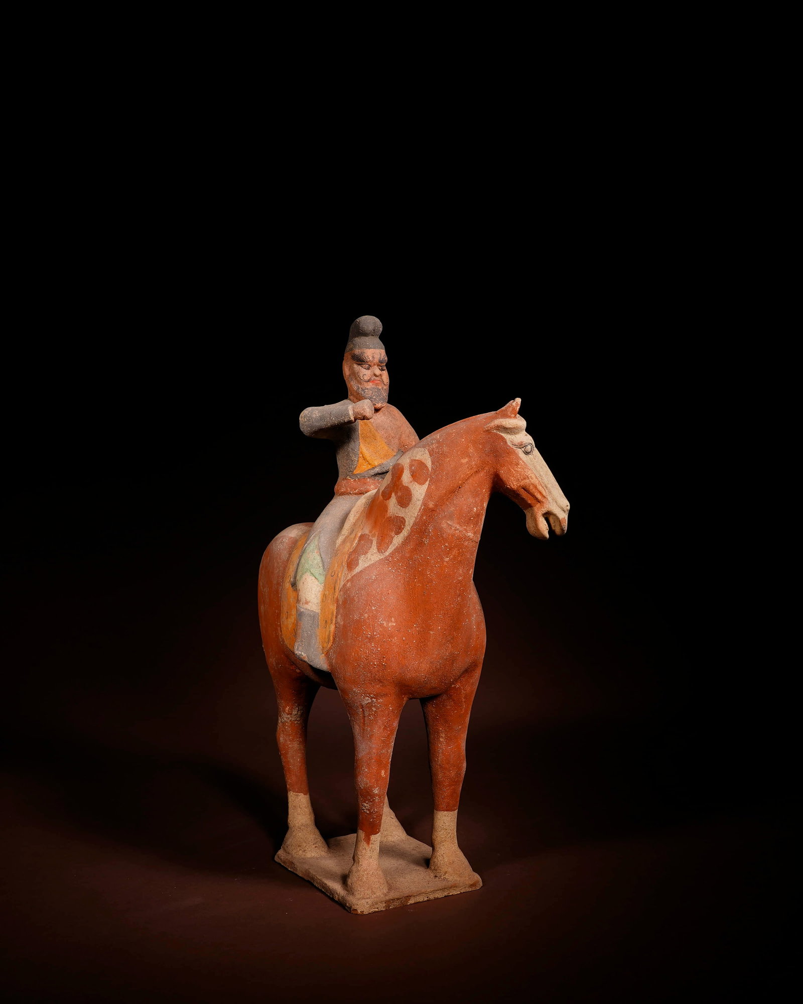 Ming red painted pottery horse and a horse trainer - 2