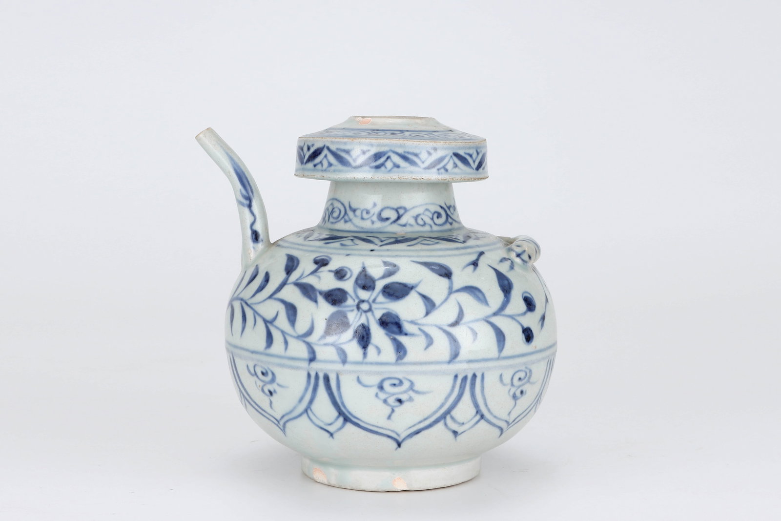 Yuan blue and white flowers with tangled branches and patterns. - 2