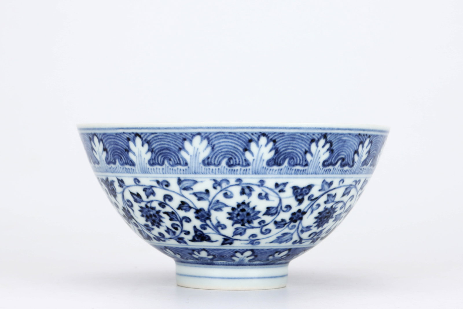Ming Xuande Blue and White Lotus Bowl with Twisted Branches - 2