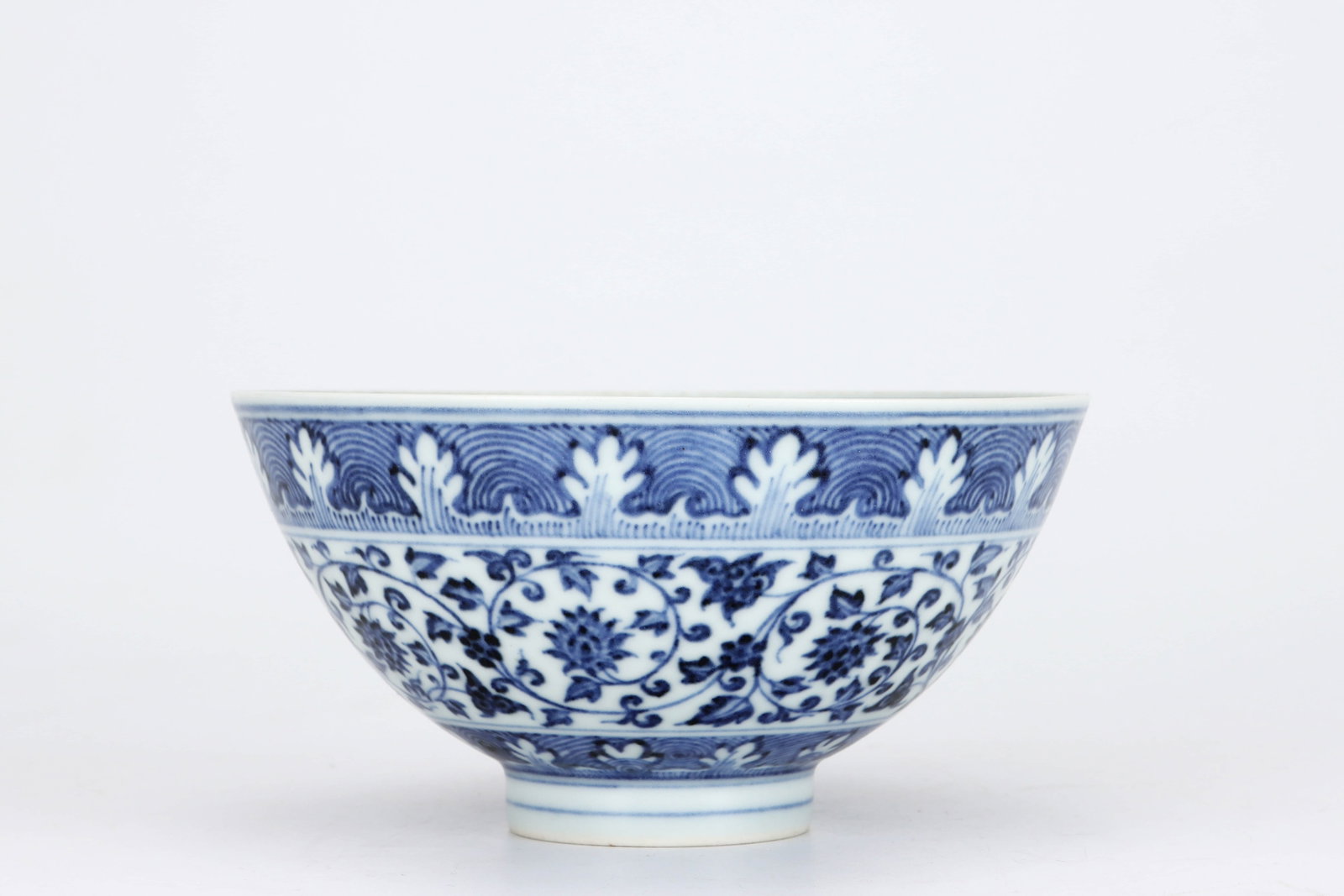Ming Xuande Blue and White Lotus Bowl with Twisted Branches - 3