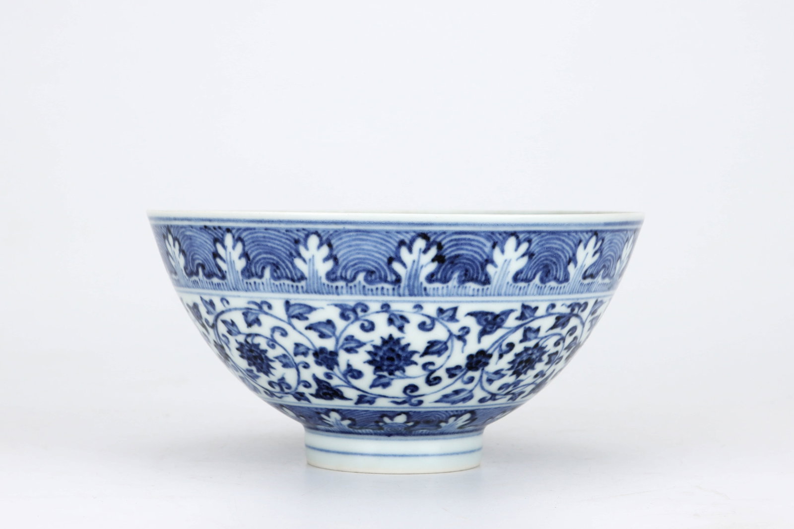 Ming Xuande Blue and White Lotus Bowl with Twisted Branches - 5