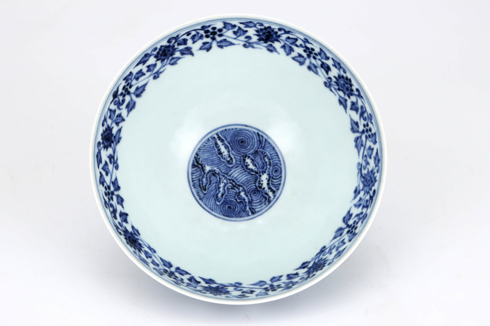 Ming Xuande Blue and White Lotus Bowl with Twisted Branches - 6
