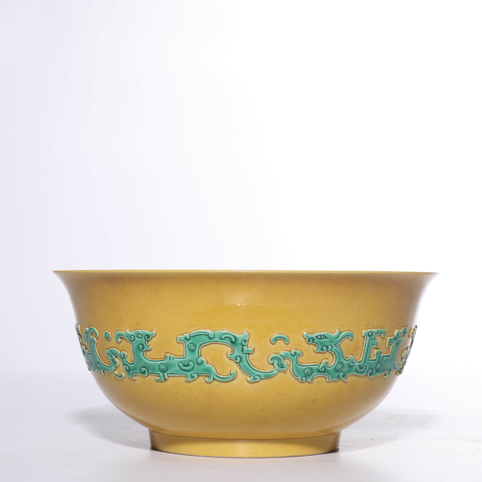Qing Dynasty Qianlong Period Yellow Ground Green Decoration Kui Dragon Pattern Bowl - 2