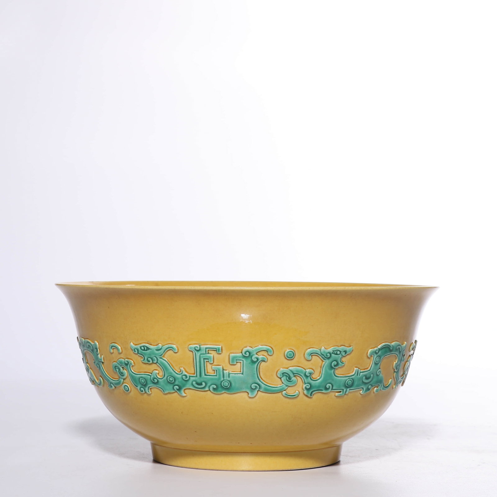 Qing Dynasty Qianlong Period Yellow Ground Green Decoration Kui Dragon Pattern Bowl - 3