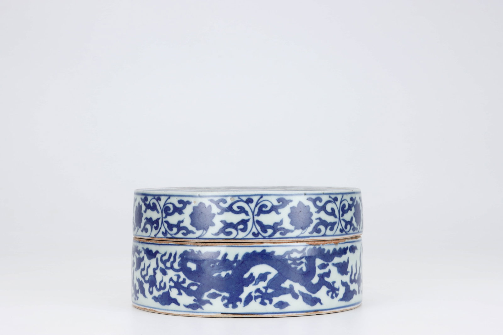 Ming Wanli Blue-and-white Twisted Dragon-pattern Holding Box - 2